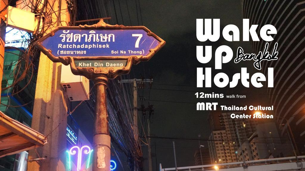 Wake Up Hostel Bangkok Dış mekan fotoğraf