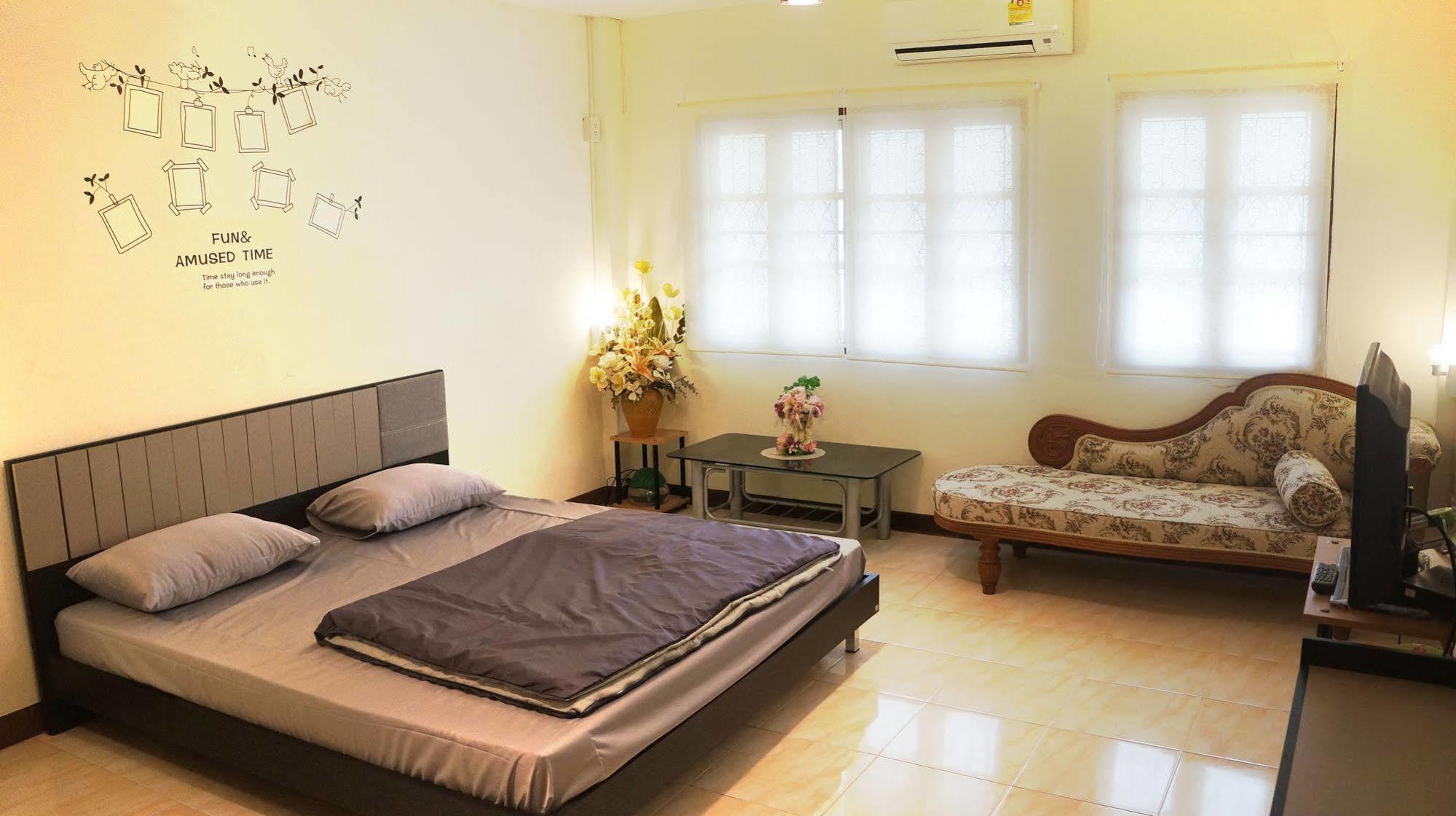 Wake Up Hostel Bangkok Dış mekan fotoğraf