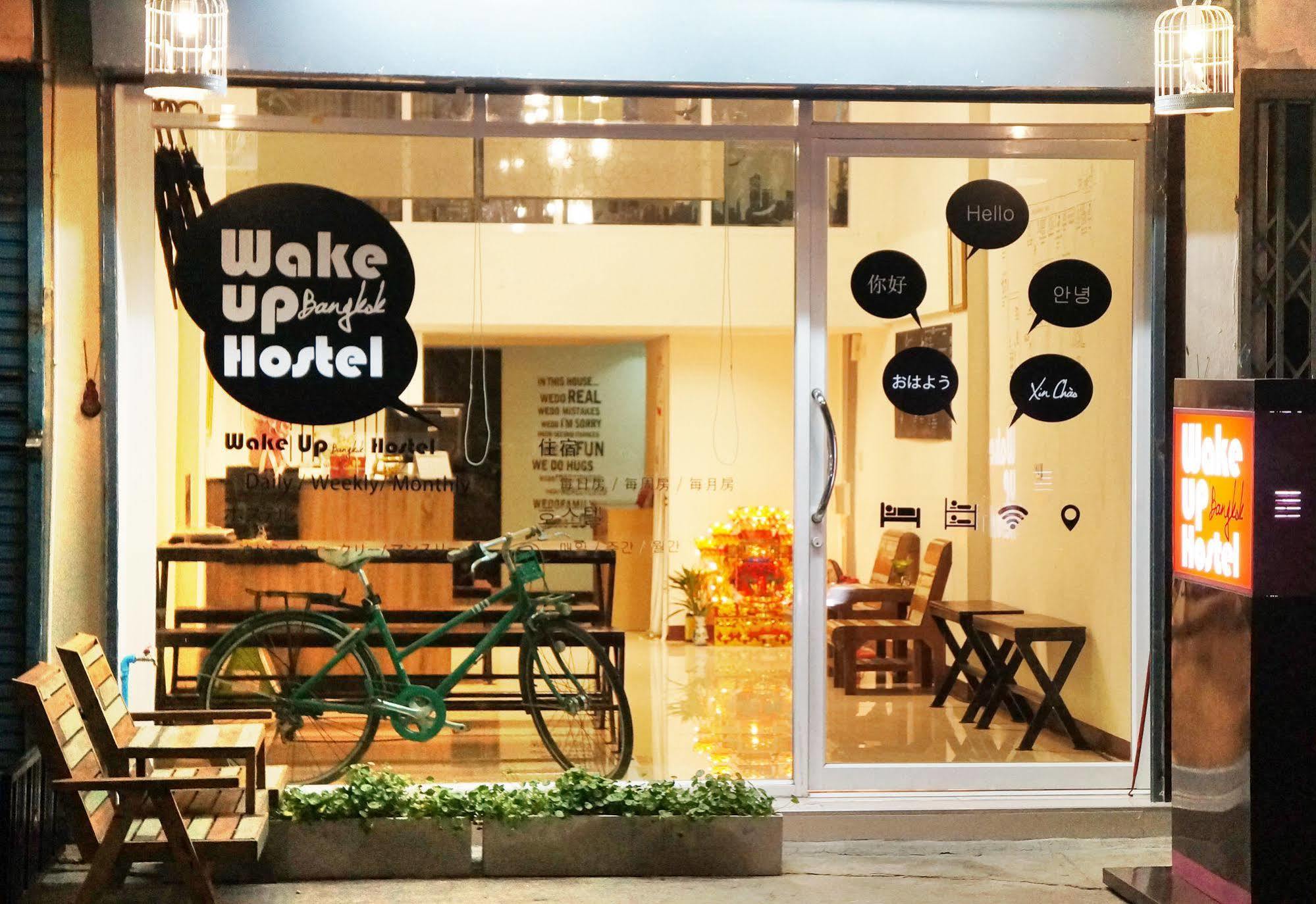 Wake Up Hostel Bangkok Dış mekan fotoğraf