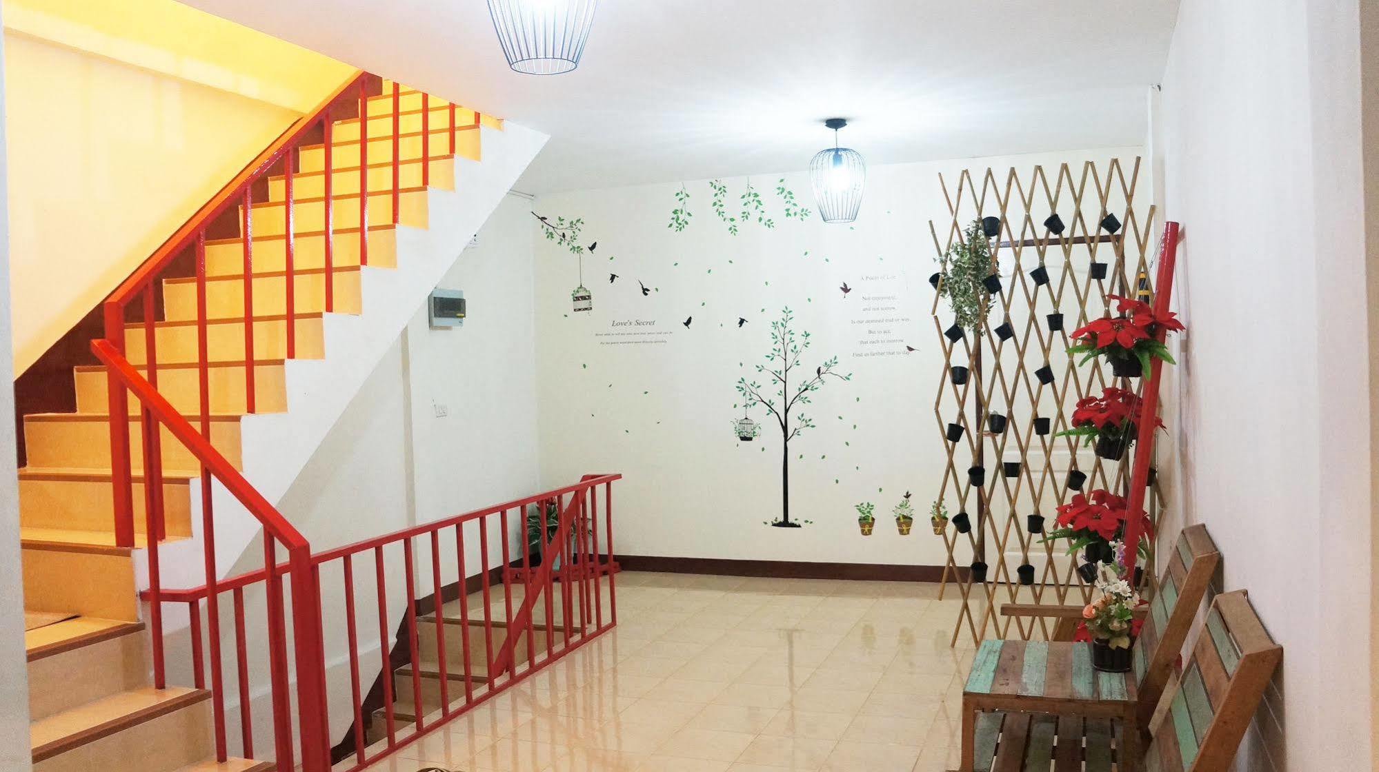 Wake Up Hostel Bangkok Dış mekan fotoğraf